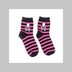 smrtka- lebka - pruhované dámske ponožky, materiál 95%polyester 5% elastan univerzálna veľkosť 35-42 farba čierno-bielo-ružová